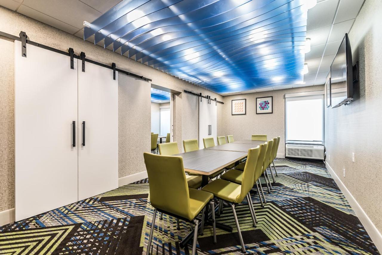 Holiday Inn Express Flint-Campus Area By Ihg Zewnętrze zdjęcie