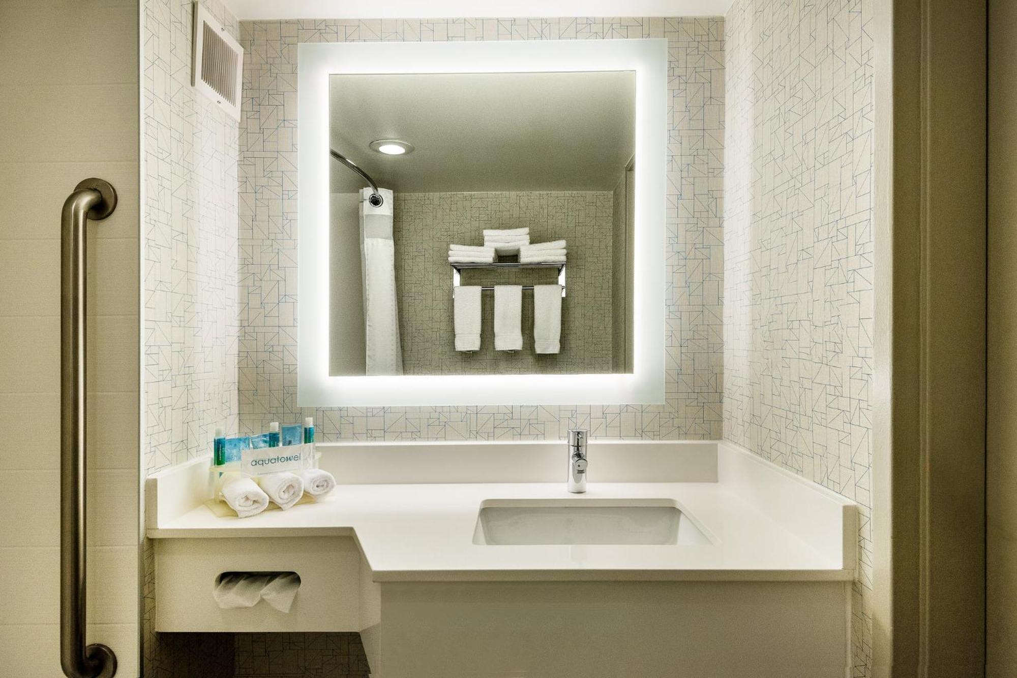 Holiday Inn Express Flint-Campus Area By Ihg Zewnętrze zdjęcie