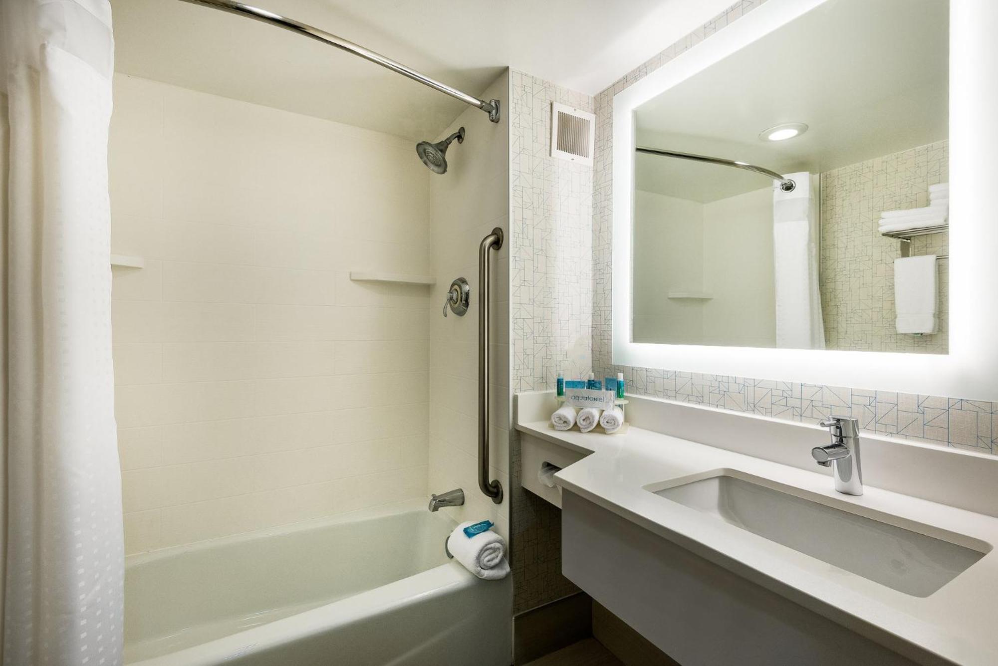 Holiday Inn Express Flint-Campus Area By Ihg Zewnętrze zdjęcie